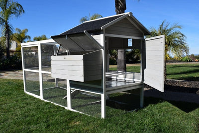 Universal Walk-In Pen side view - Metal Coops by Rugged Ranch